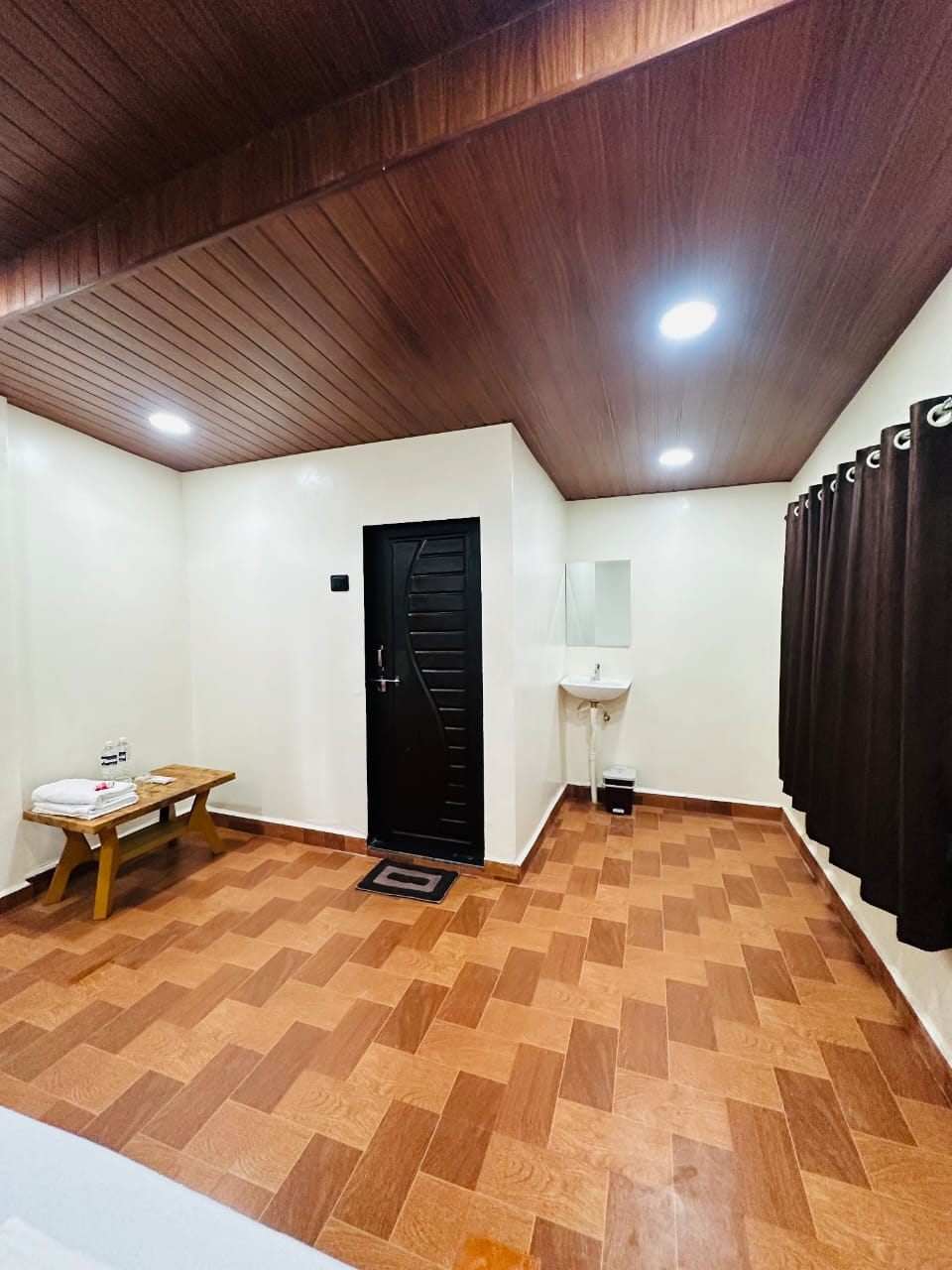 Room interior with bench, wash basin and bathroom door